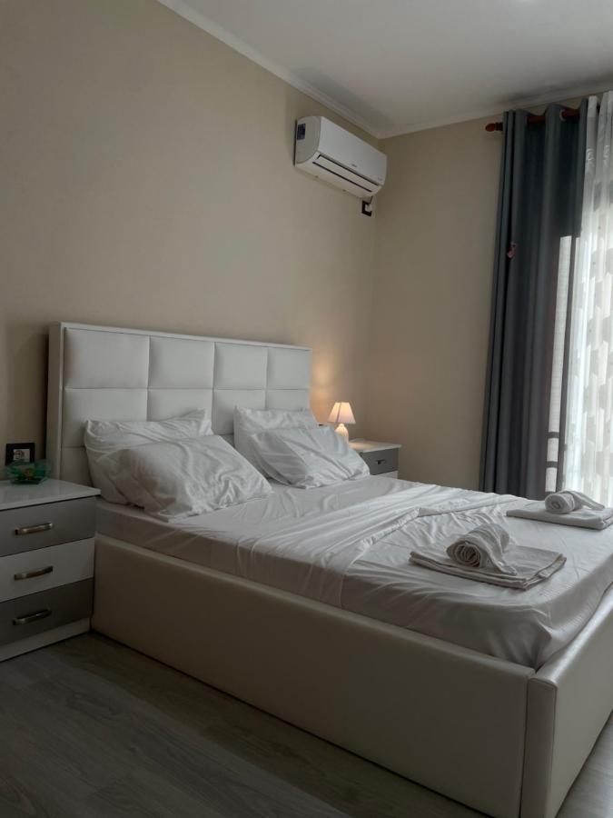Апартаменти Stone City Apartament Гірокастра Екстер'єр фото