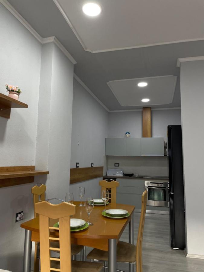 Апартаменти Stone City Apartament Гірокастра Екстер'єр фото