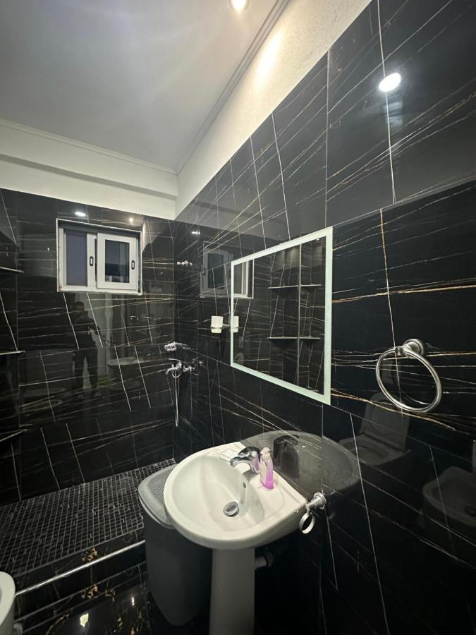 Апартаменти Stone City Apartament Гірокастра Екстер'єр фото