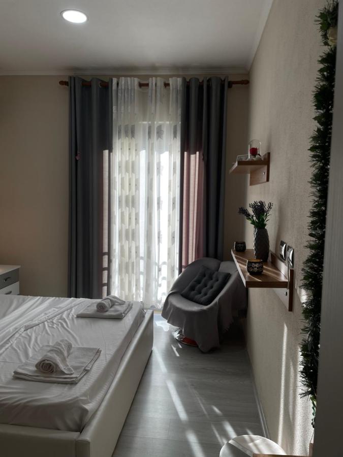 Апартаменти Stone City Apartament Гірокастра Екстер'єр фото