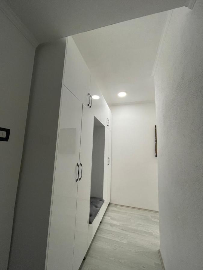Апартаменти Stone City Apartament Гірокастра Екстер'єр фото