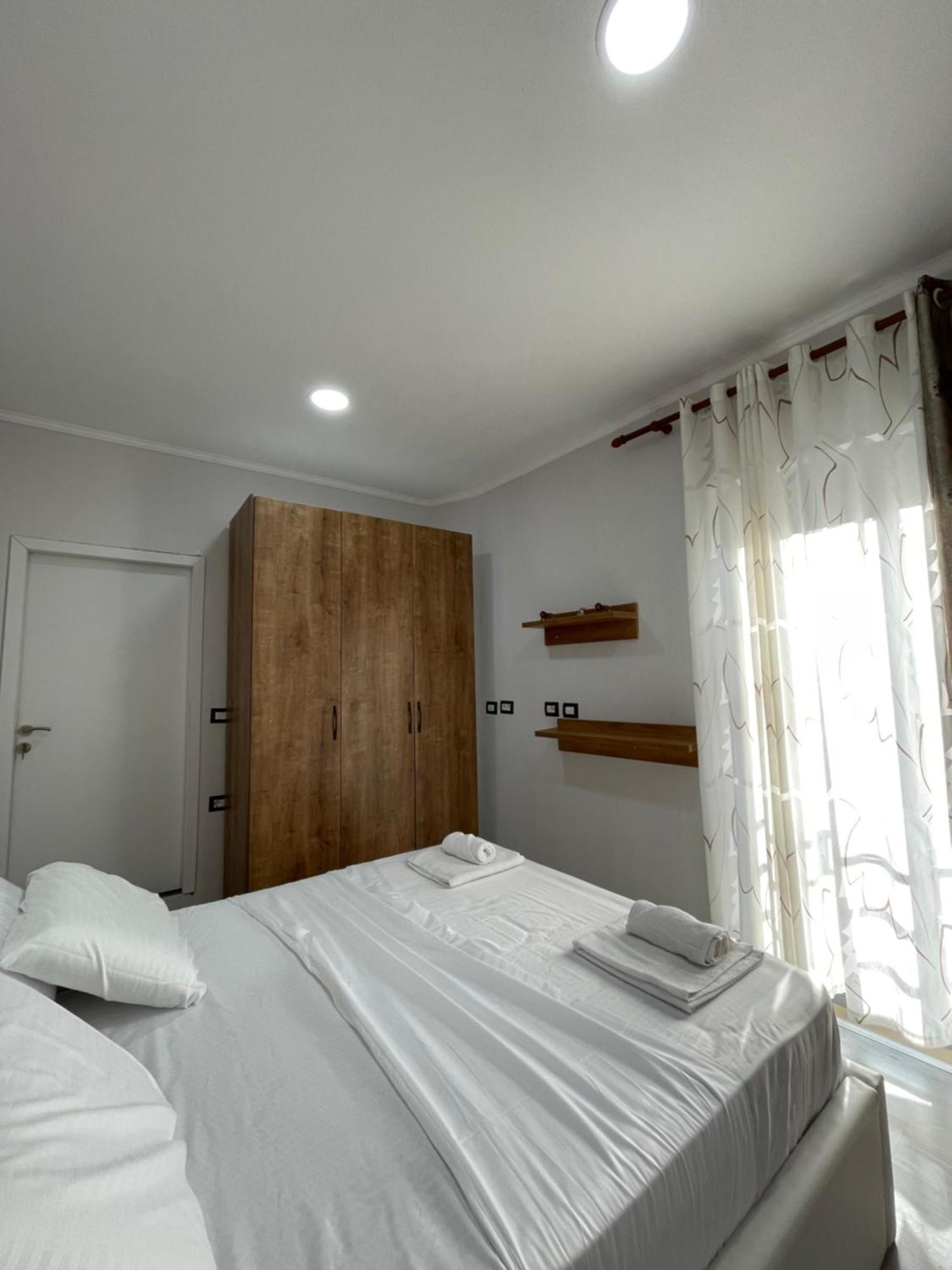 Апартаменти Stone City Apartament Гірокастра Екстер'єр фото